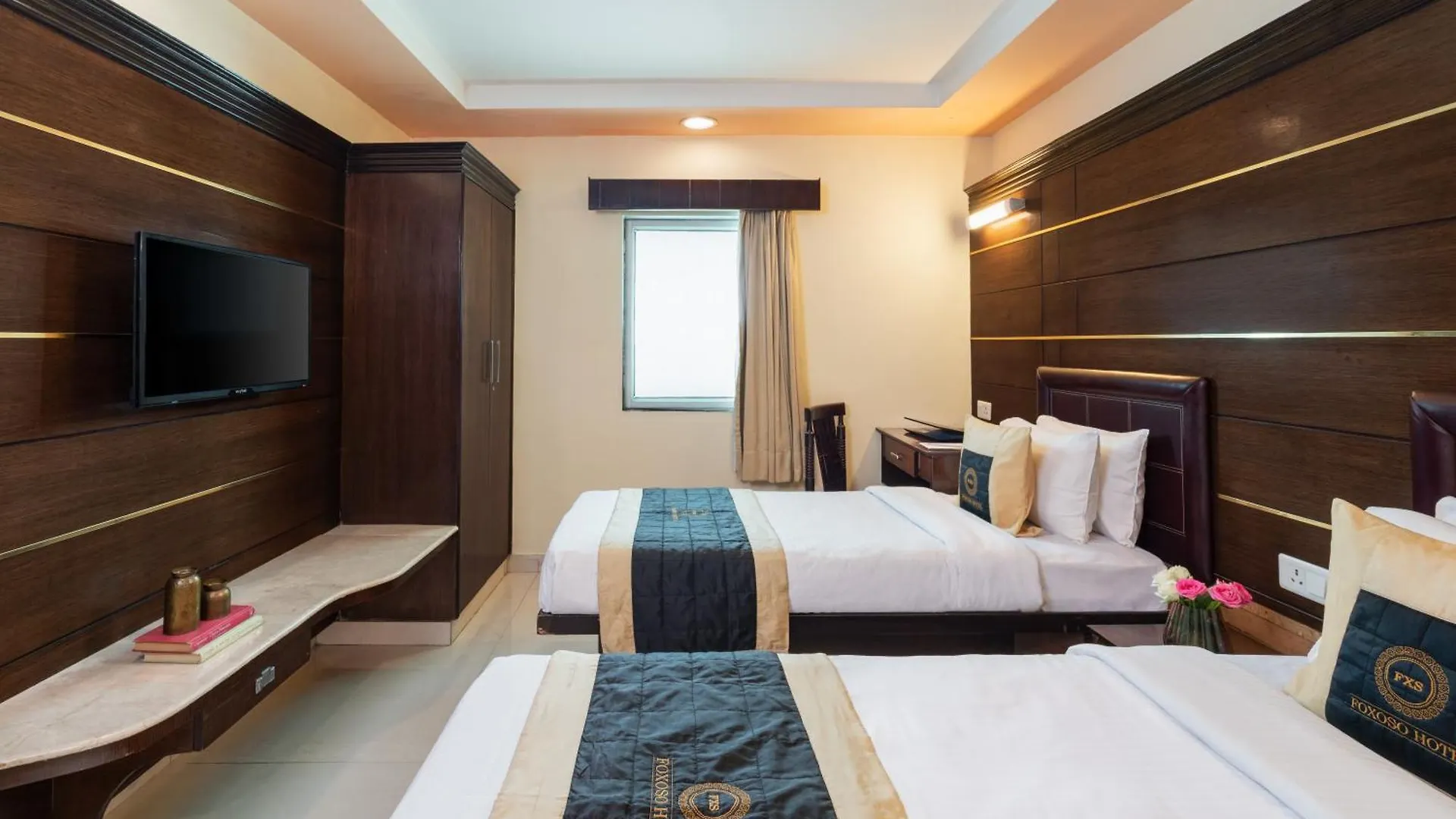 ****  Foxoso Taj View Hotel Agra  India